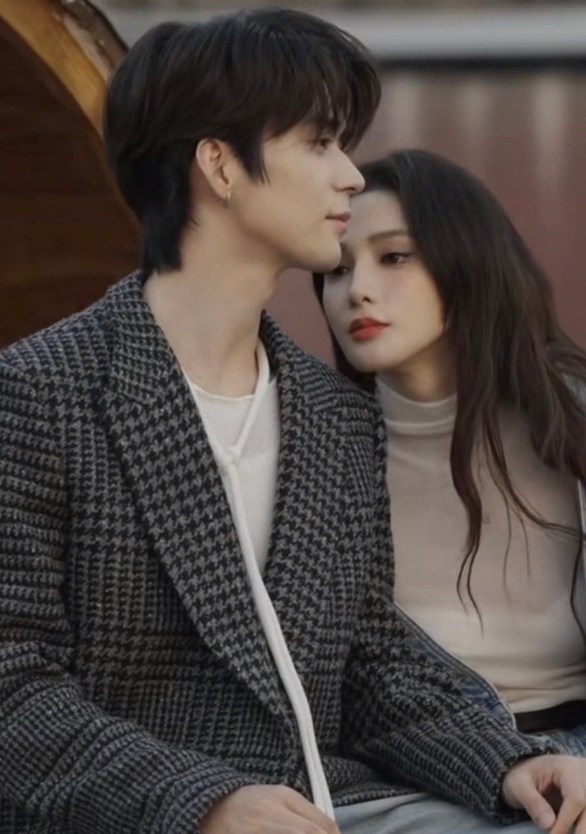 彭小苒章时安怜墨cp今日合体活动直拍！太有氛围感了！ ​​​