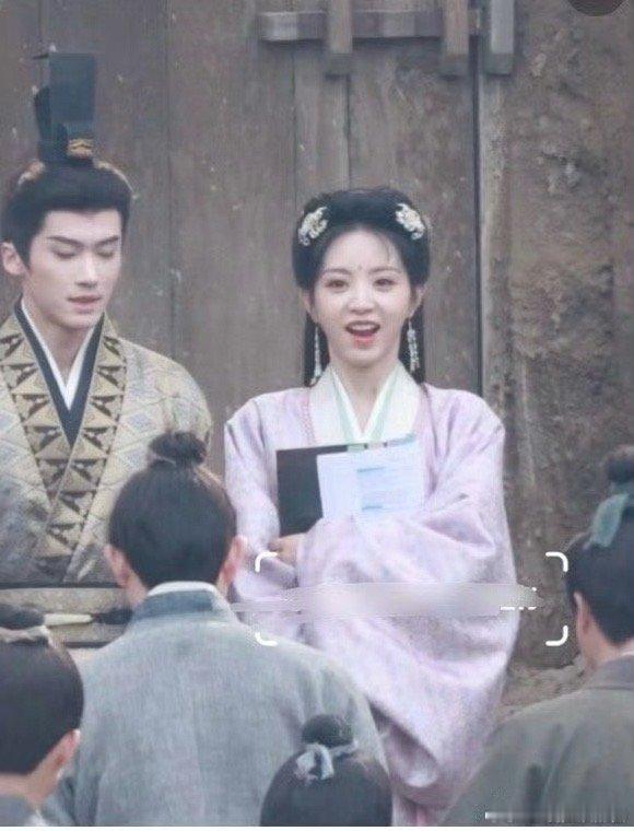 田曦薇、闫桉《嫁金钗》路透🈶️，看起来有cp感吗 