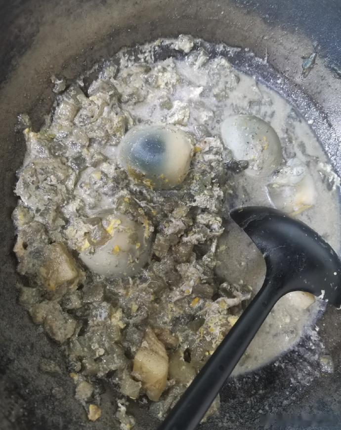 闺女挑食，老公竟怪饭不行？我精心烹制，却落得这般无语。这育儿路上的“小风波”，真