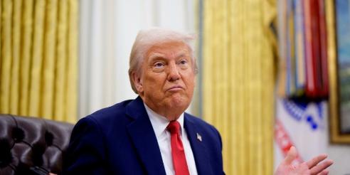 特朗普今晚（15号）发文说：“中国对我永久开放霍尔木兹海峡感到非常高兴。我这么做