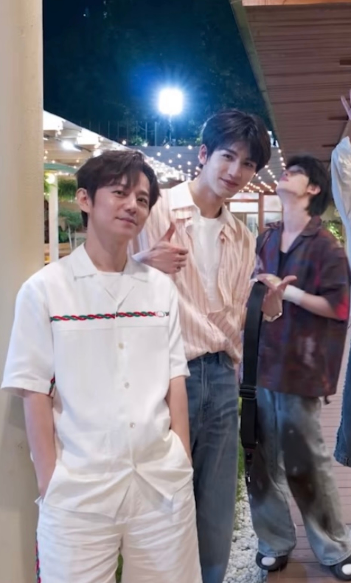 合照里面的漂亮哥哥 完全青春男大🥰 