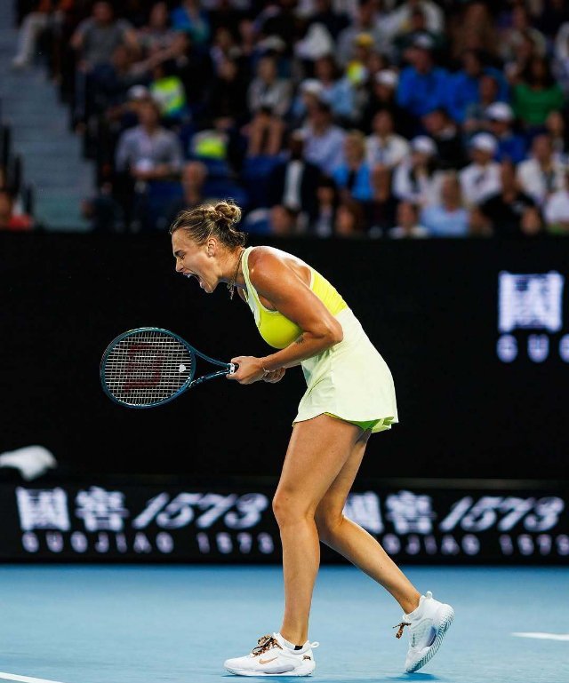 萨巴伦卡发文告别澳网 澳网萨巴伦卡梦碎三连冠，激动摔拍！输了也要全队美美留念炒皇