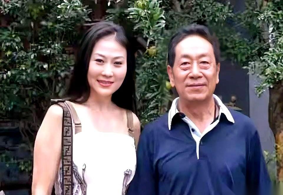 嫁给一个大自己几十岁的男人，13年了。
今年，他80了。
我估计一堆人看到这，心