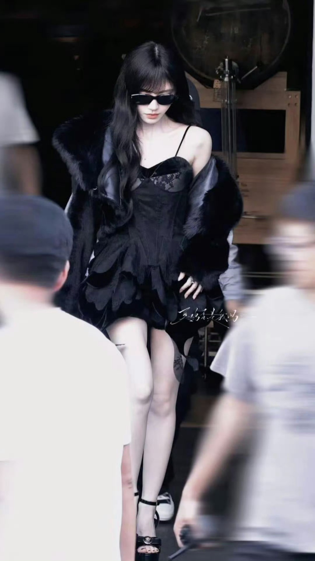 鞠婧祎这长腿腿在她这身材比例里面也算是可以的吧[舔屏] ​​​