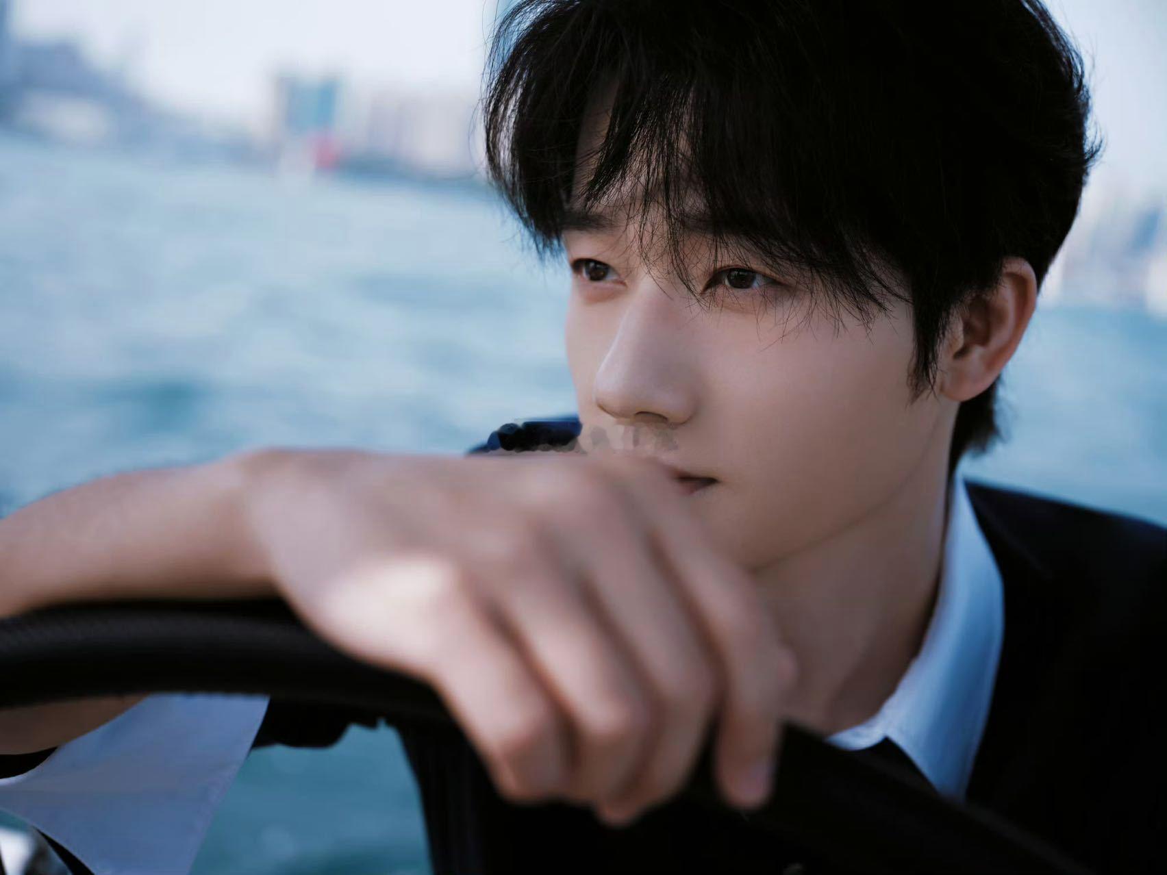 蒋敦豪首登湖北春晚这波双向奔赴太美好！蒋敦豪首登湖北春晚，用一首《向前冲吧》交出