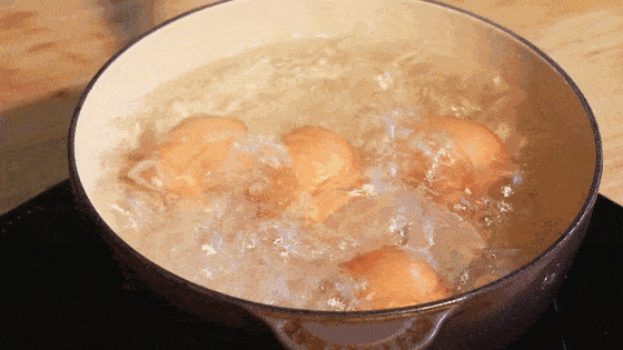 每天一个鸡蛋有助健康【营养专家说鸡蛋是全营养食物 】有研究将鸡蛋称作“世界上最营