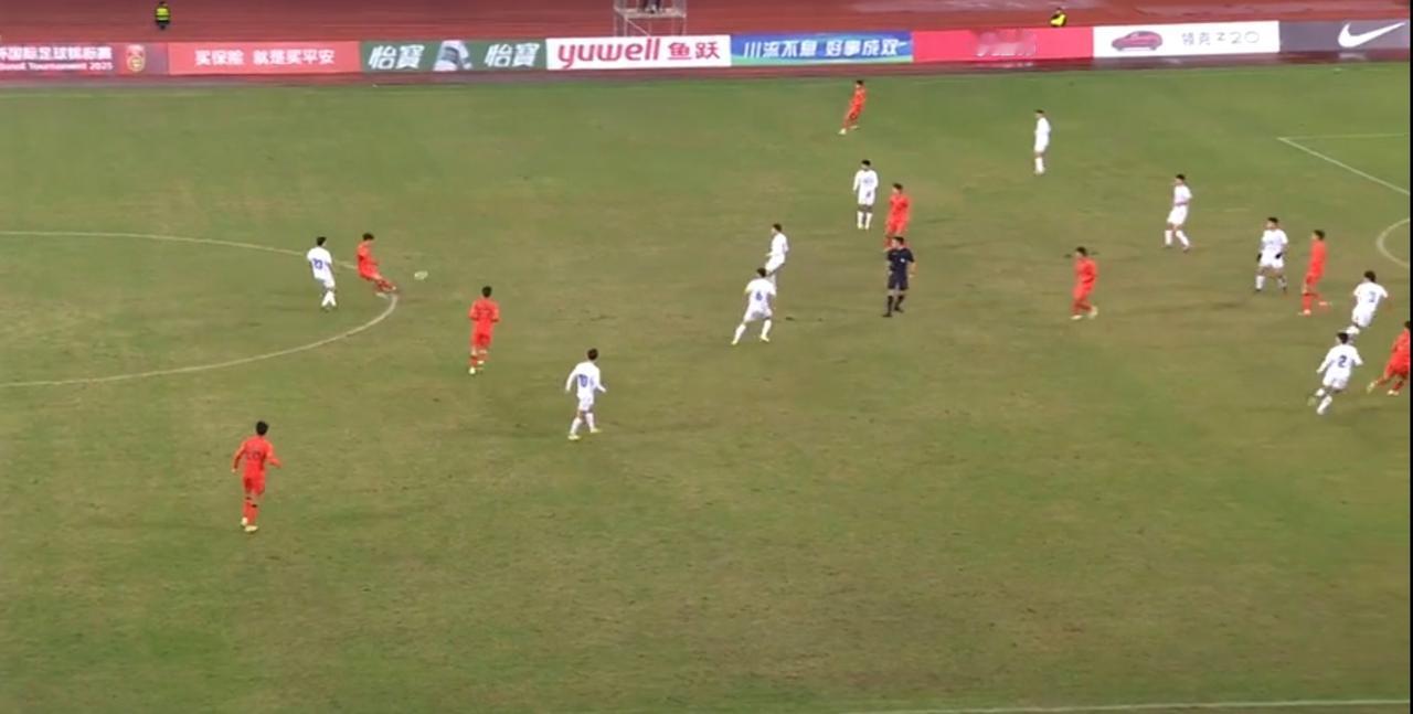 中国男足迎战乌兹别克斯坦男足，暂0-0！邵佳一现场观摩！
11月18日晚上7：3