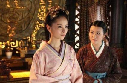 公元前116年，60岁的刘嫖公主看着18岁青涩俊俏的养子董偃，忽然春心荡漾，娇羞