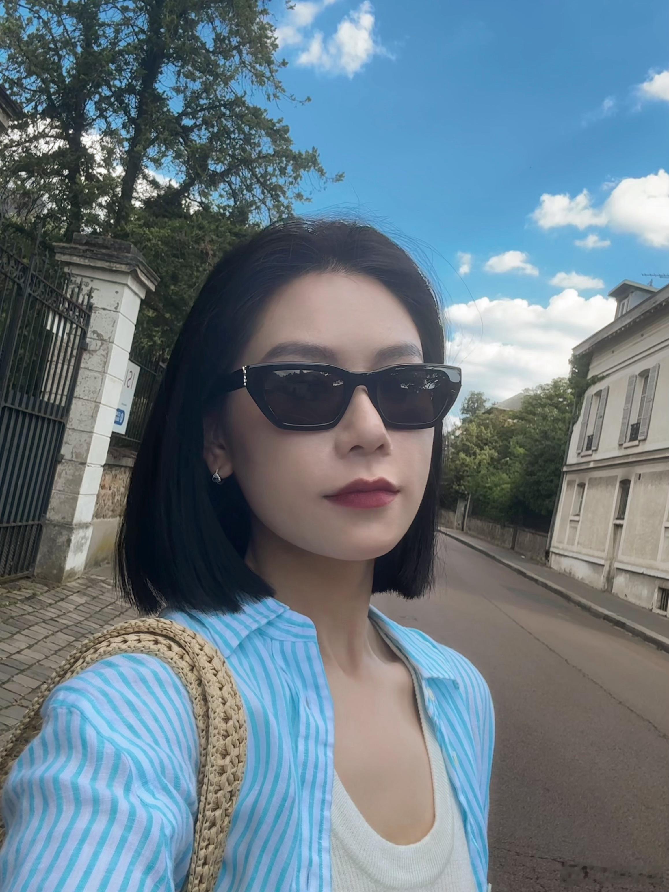 老师着急下课每天五点半放学被晒的黢黑  ​​​