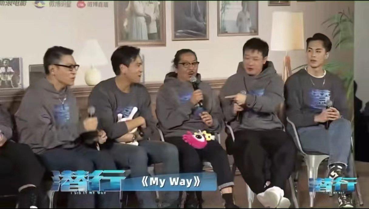 #刘德华彭于晏直播真唱现场# [酸]玛雅！刘德华和彭于晏！我最喜欢的两个演员同框