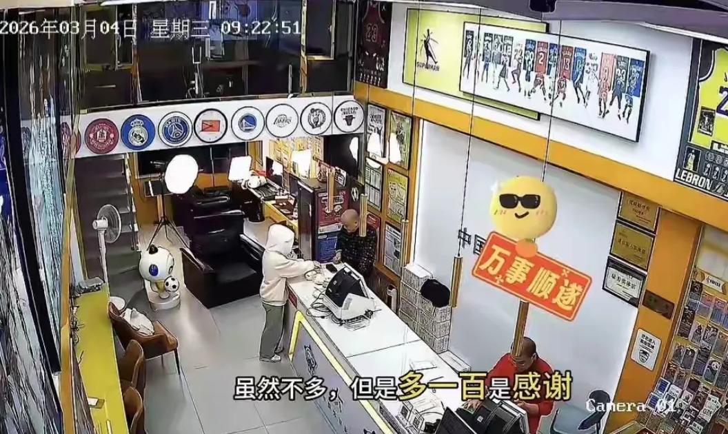 泪目！福州这一幕，看哭无数打工人。深夜，一女孩求职屡屡碰壁，身无分文的她打算去麦