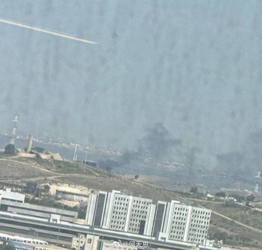 突发新闻：特拉维夫本古里安国际机场冒出滚滚浓烟。以色列本古里安机场内一座建筑设施