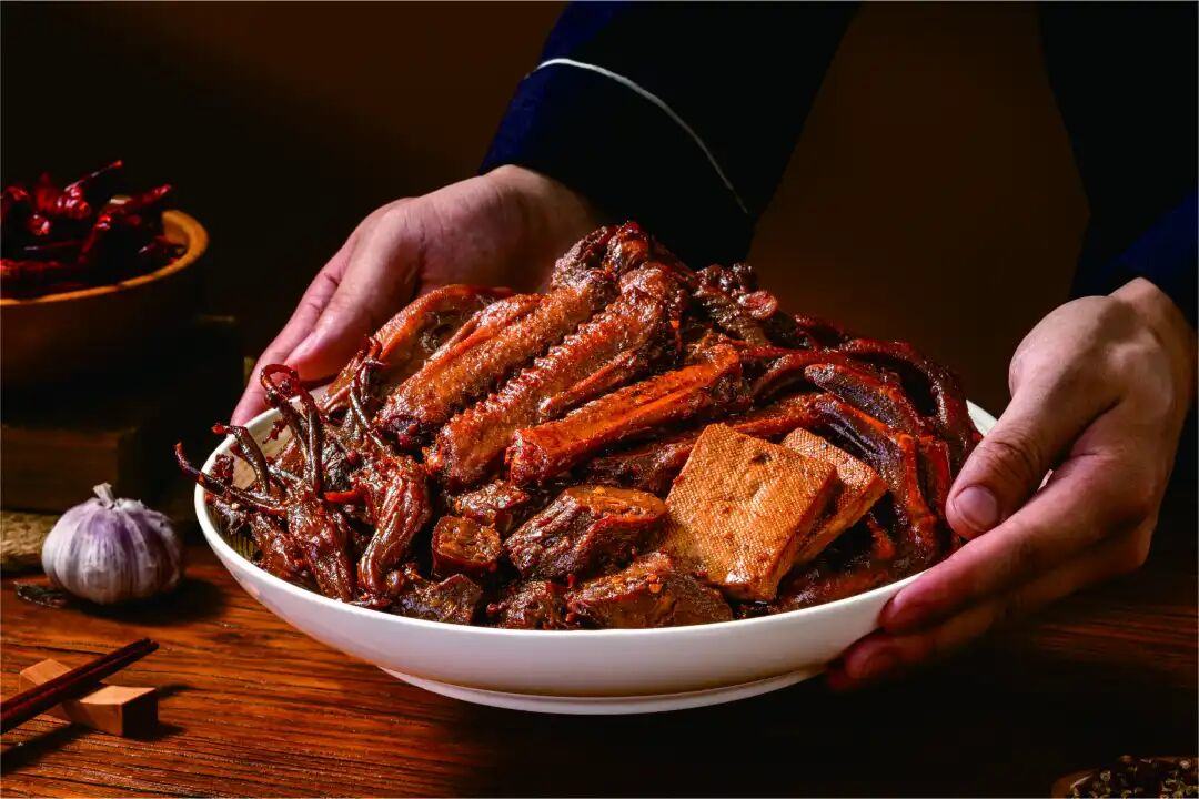卤味巨头的万里寻辣记，背后站着怎样的“辣椒王者”？