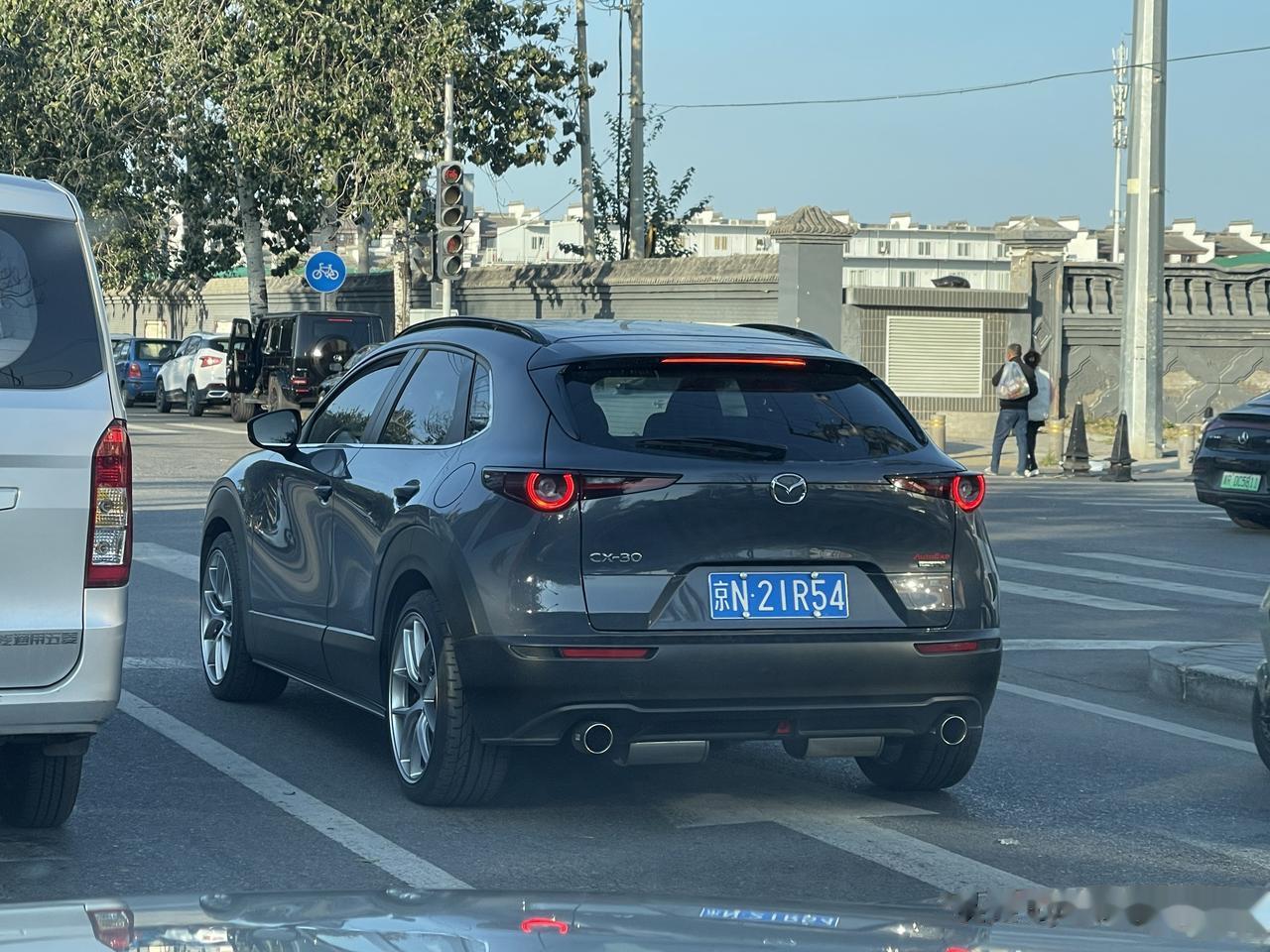 马自达CX-30换了大尺寸轮圈后还是挺有JDM味道的。兴许就不会塞车了吧 #马自