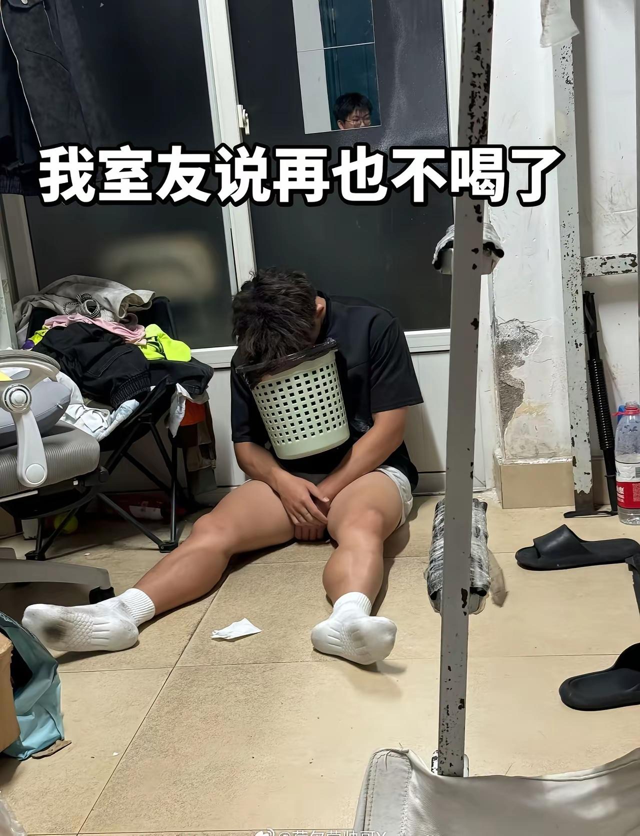 不管男女老少，醉态总是丑的。