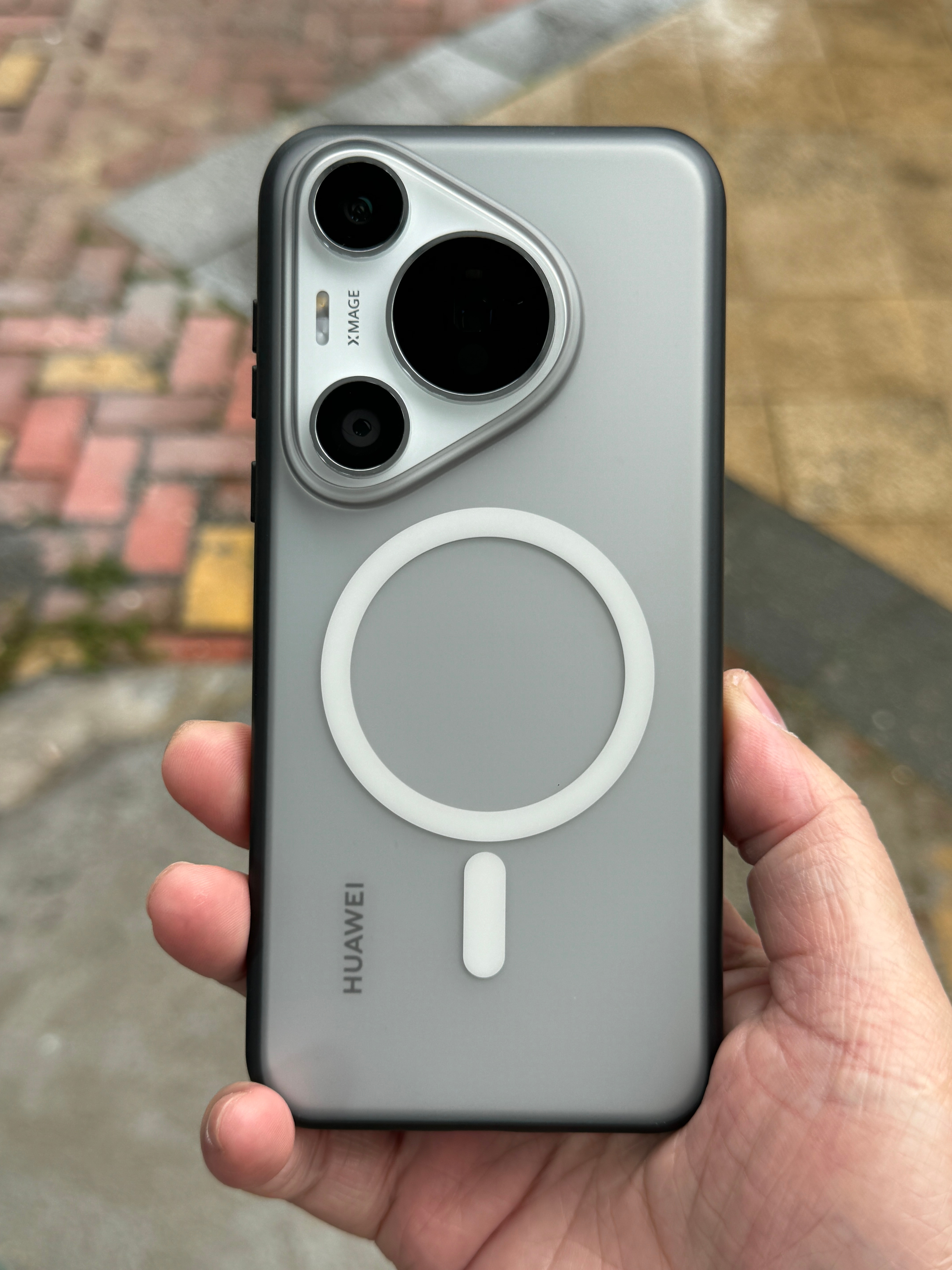 我怎么感觉 P70Pro 要不 Mate70Pro 更好看[允悲]是我错觉么 