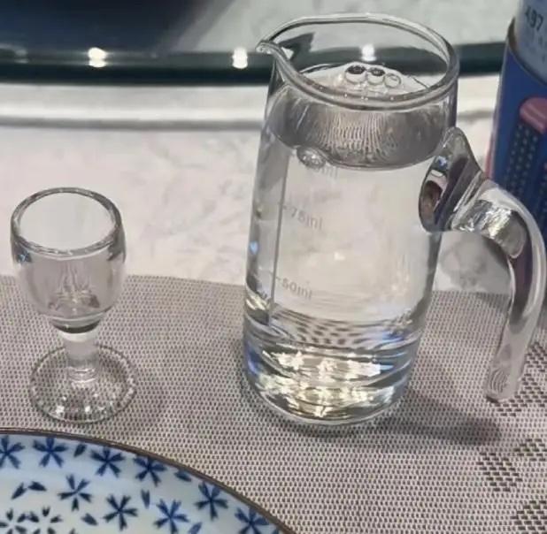 有些人真不是被生活打倒的，是被酒害死的。
前几天，一个52岁的老张，在自己生日那