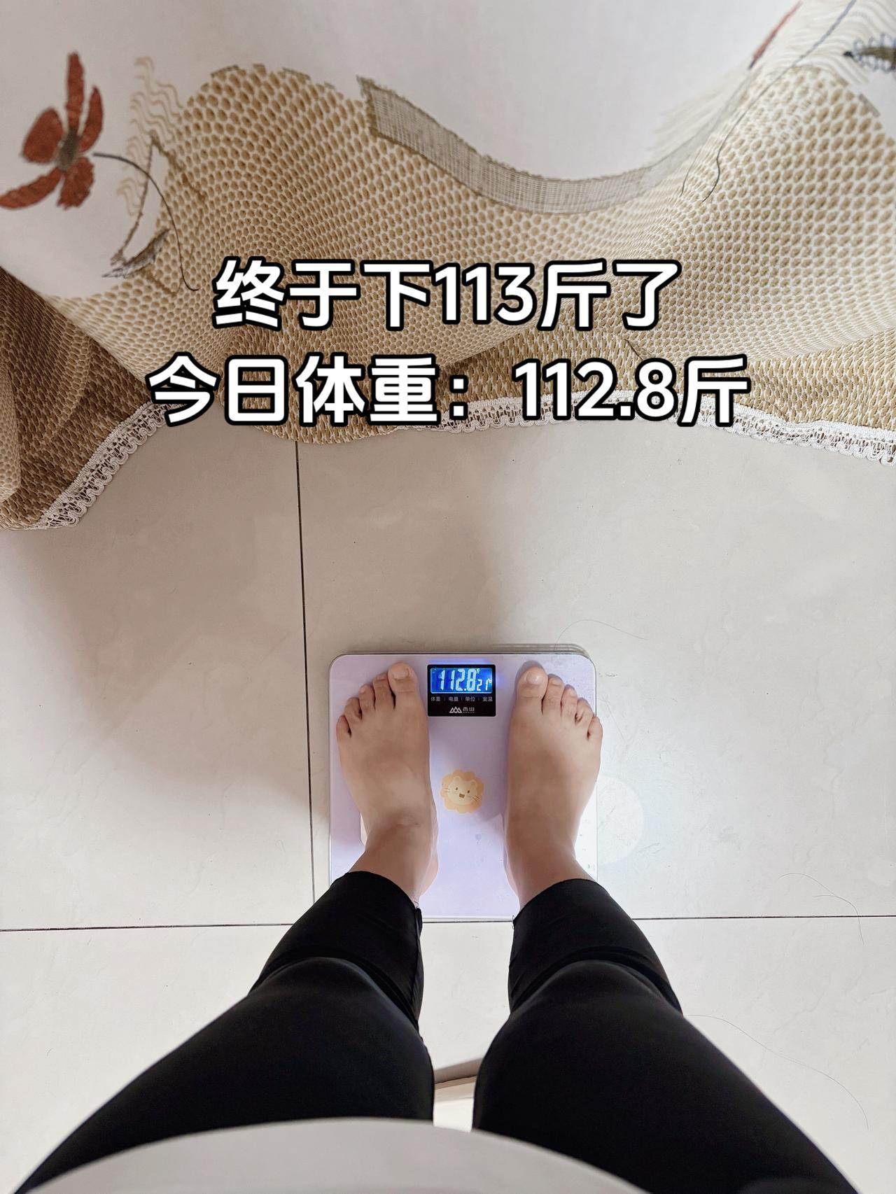 今日减脂早餐：土豆+鸡蛋+腰果+黑咖啡+小番茄
吃早餐了，姐妹们，美好的一周又开