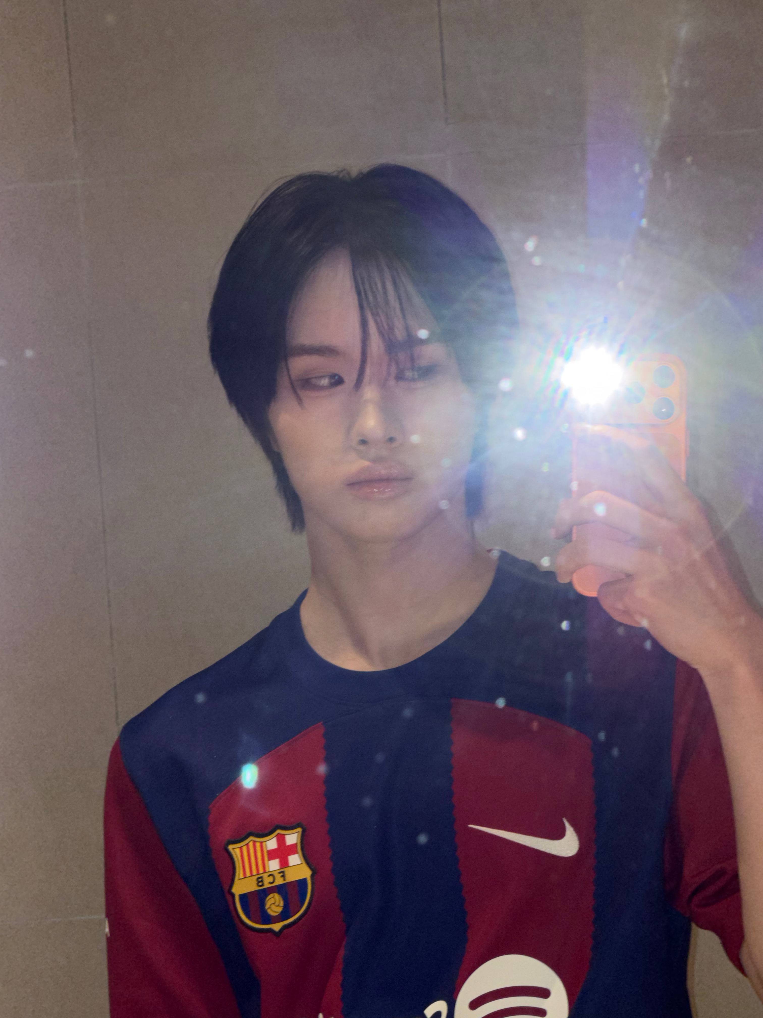 260701    Weverse 更新 posts【KYUNGMIN】因为42