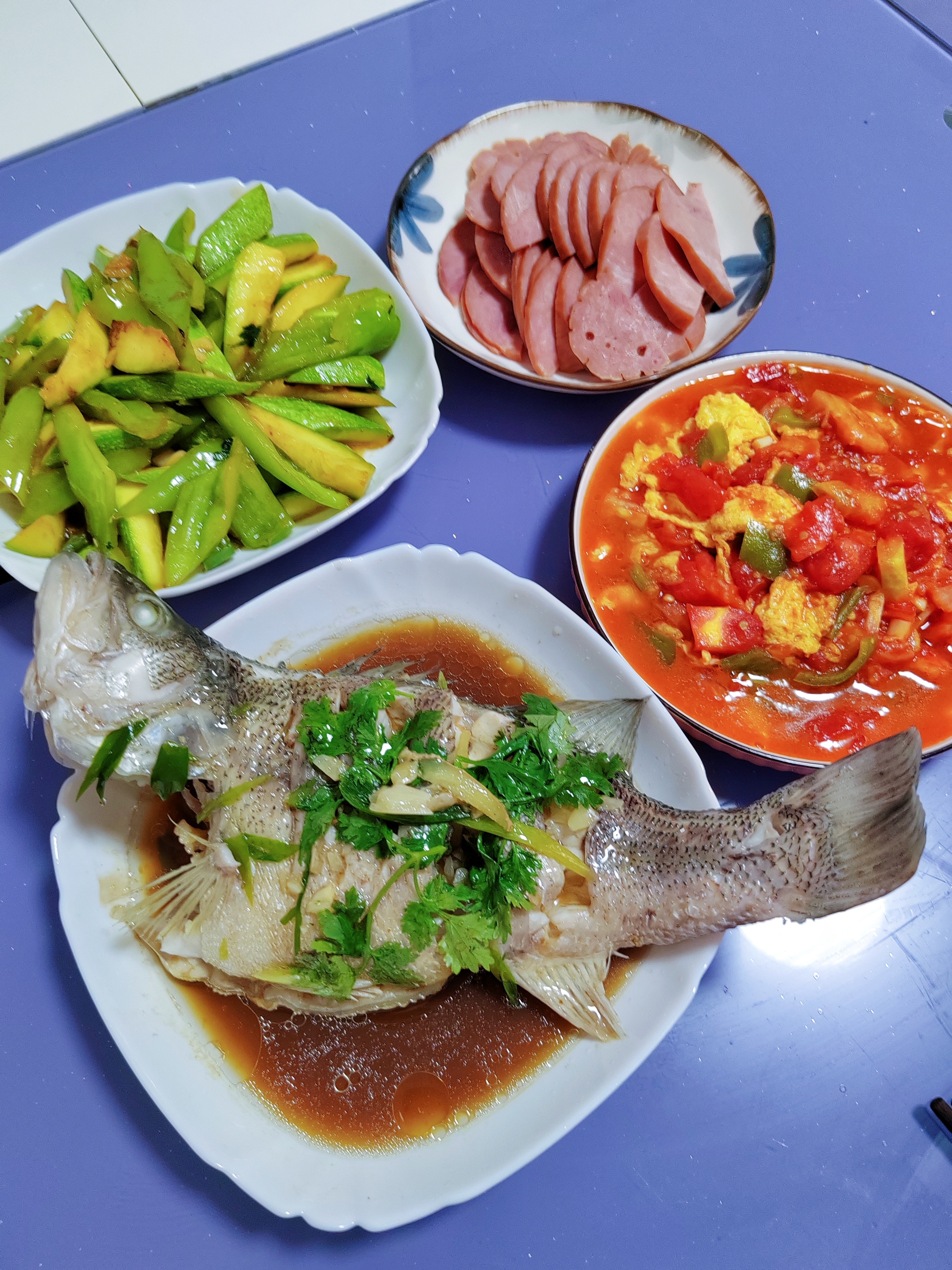饱餐午饭，元气续满。🍚 