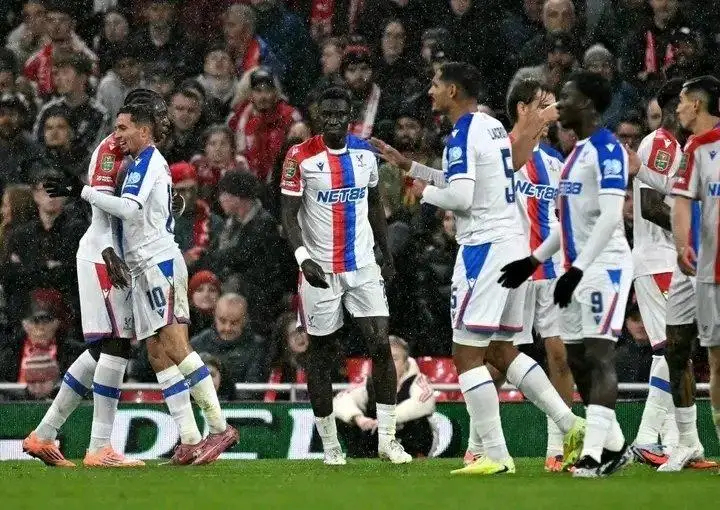 利物浦0比3水晶宫利物浦0-3水晶宫：主场惨败遭三杀，近7战6负深陷低谷 0-3