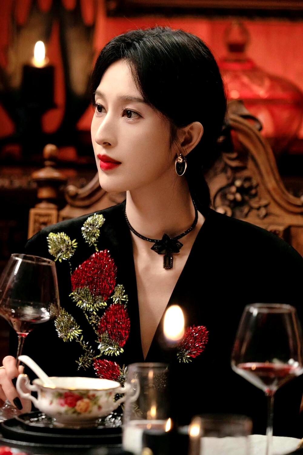 终于知道，张俪为什么一直不火了？
 

以前看她演的那些都市剧，总觉得她演的都是