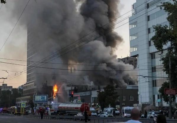 俄方通报：此次袭击已有2人不幸身亡
19日晚到20日清晨，莫斯科近郊连同市区迎来