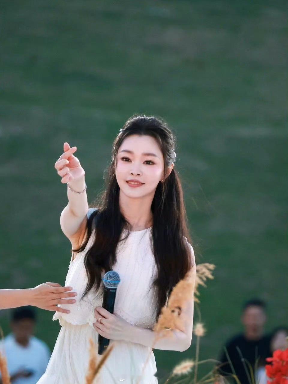宋轶公主头半扎发  乖乖的，仙仙的，美美的！非常喜欢啦！[老师爱你][老师爱你]