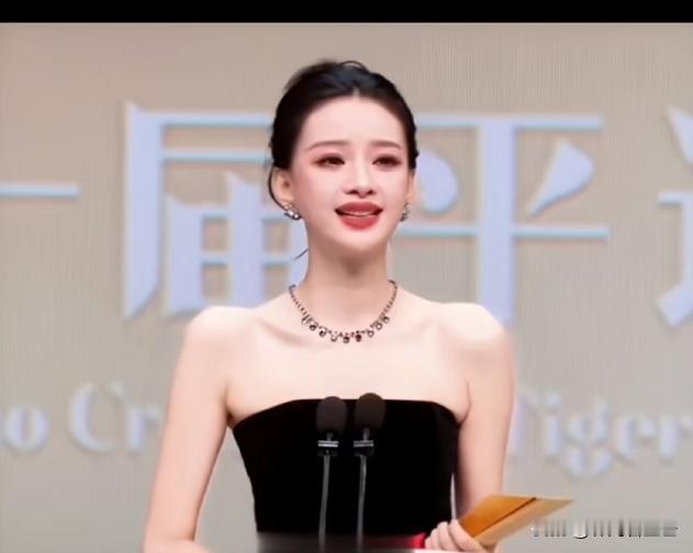 不愧是内娱离婚最体面的一对夫妻，
孙怡在平遥国际电影节获奖，
饱含热泪致辞的时候