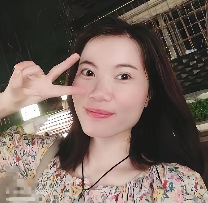 广西女孩易菲嫁了巴基斯坦老公，现在罩袍遮面。想出门必须得到老公的批准，日常只能通