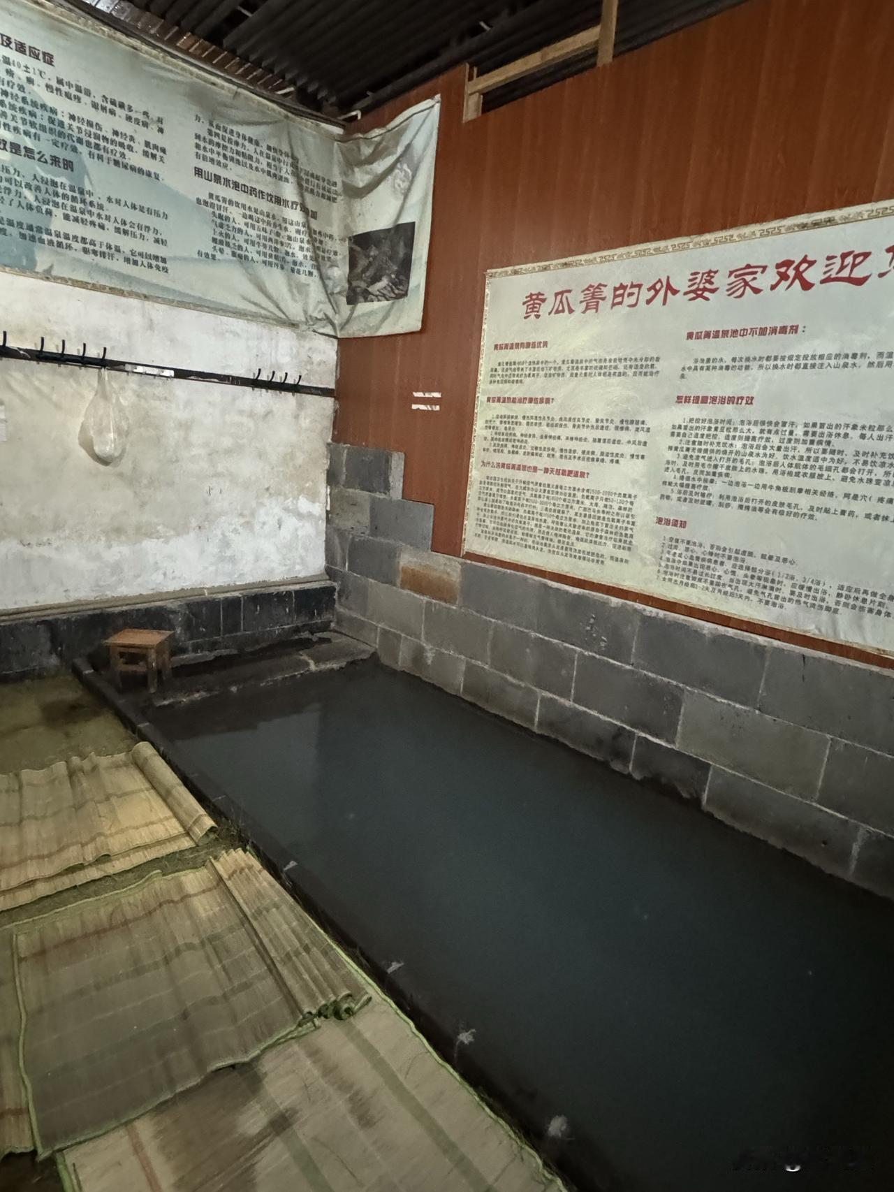 腾冲这家温泉环境虽然简陋了一些，但是水质确实口碑不错，泡起也舒服，最好错开节假高