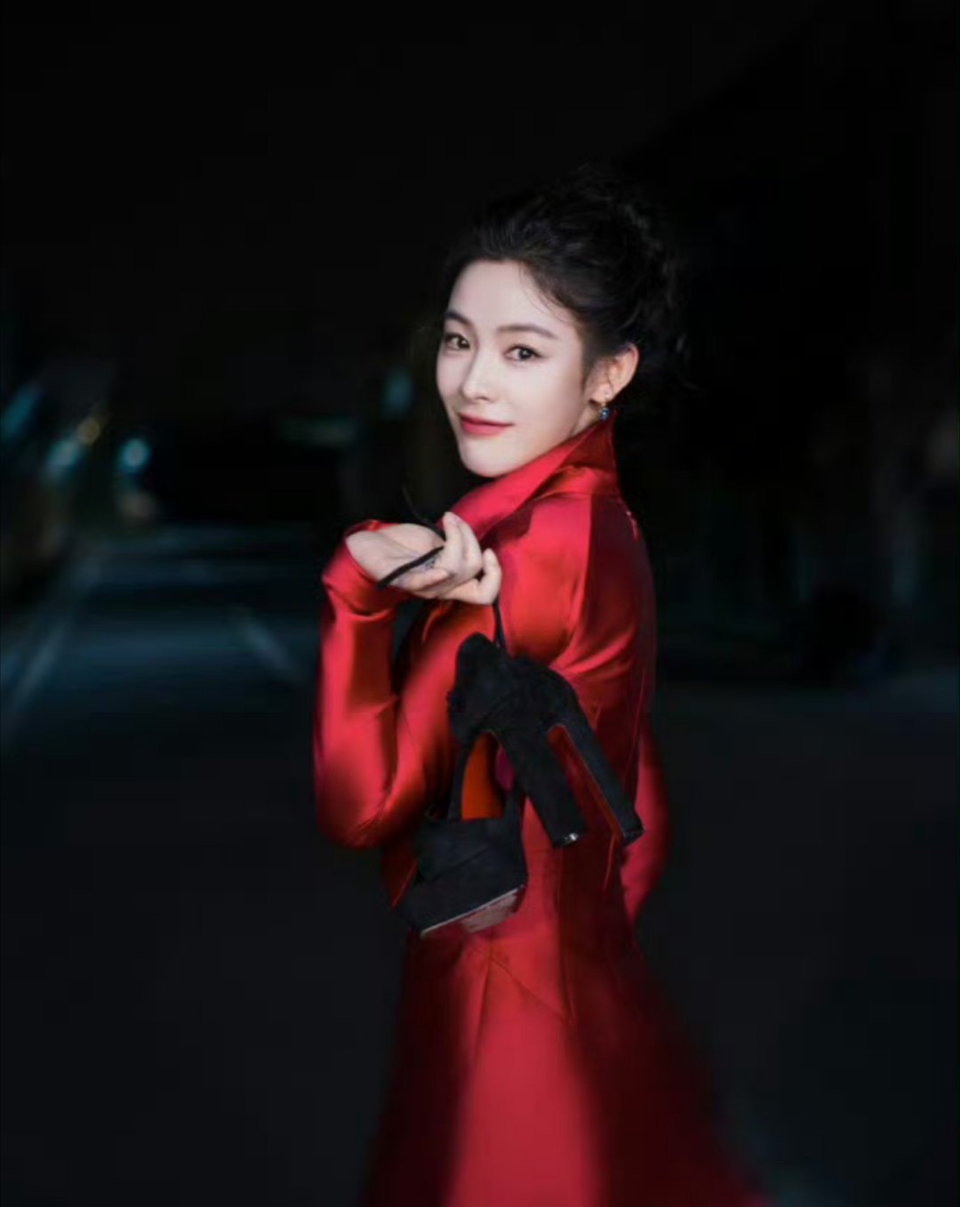 这群花里，很大概率拿奖的是她，感觉是电影那群阵营的人 