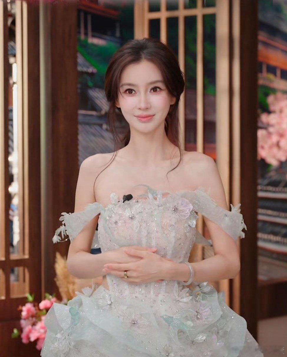 Baby红蜻蜓直播演绎HACCHIC 2026 秋冬定制系列好美的公主鼻 ～  