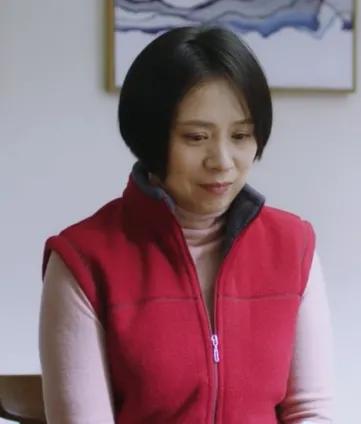  保姆小蔡的扮演者涂凌，1973年10月25日出生于浙江省金华市武义县，毕业于北