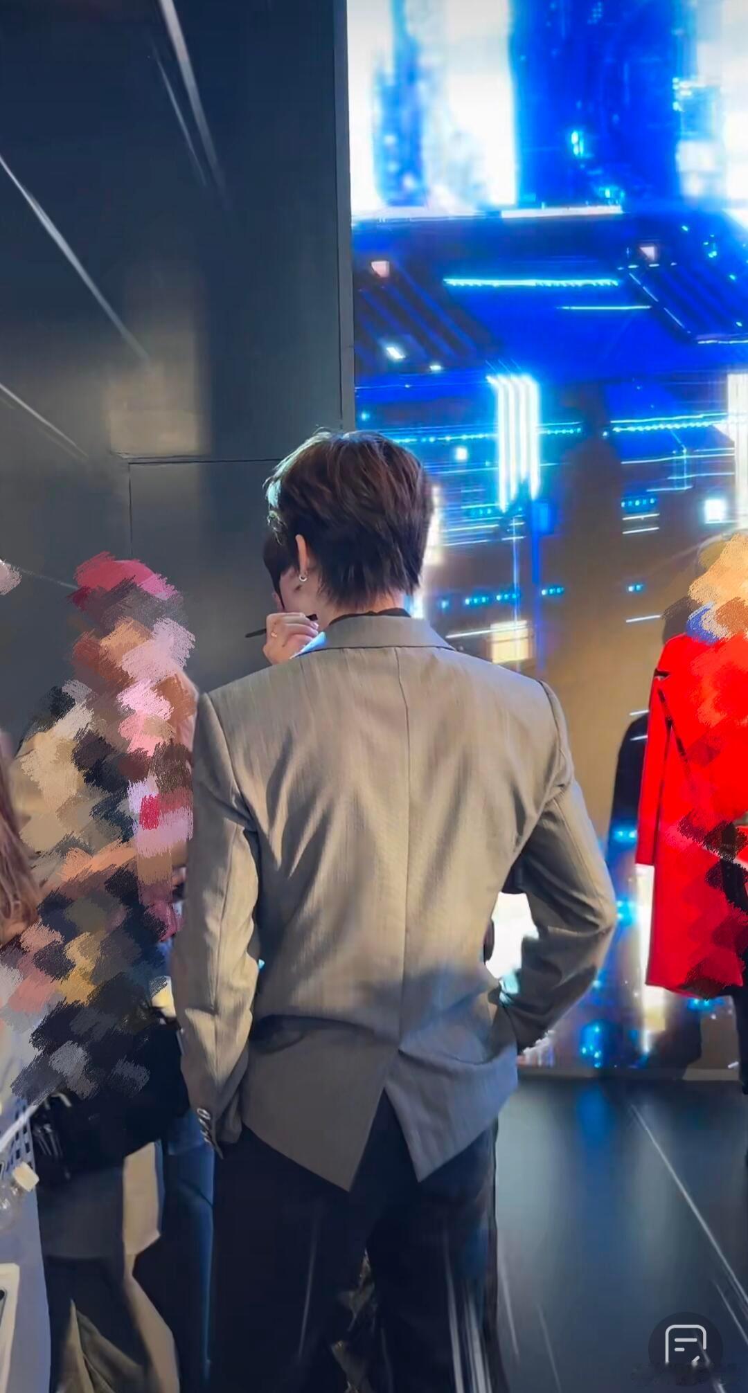 侯明昊顶着这张脸到处玩抽象完全猜不到侯明昊的神奇操作，每一幕都又懵又好笑，反差感