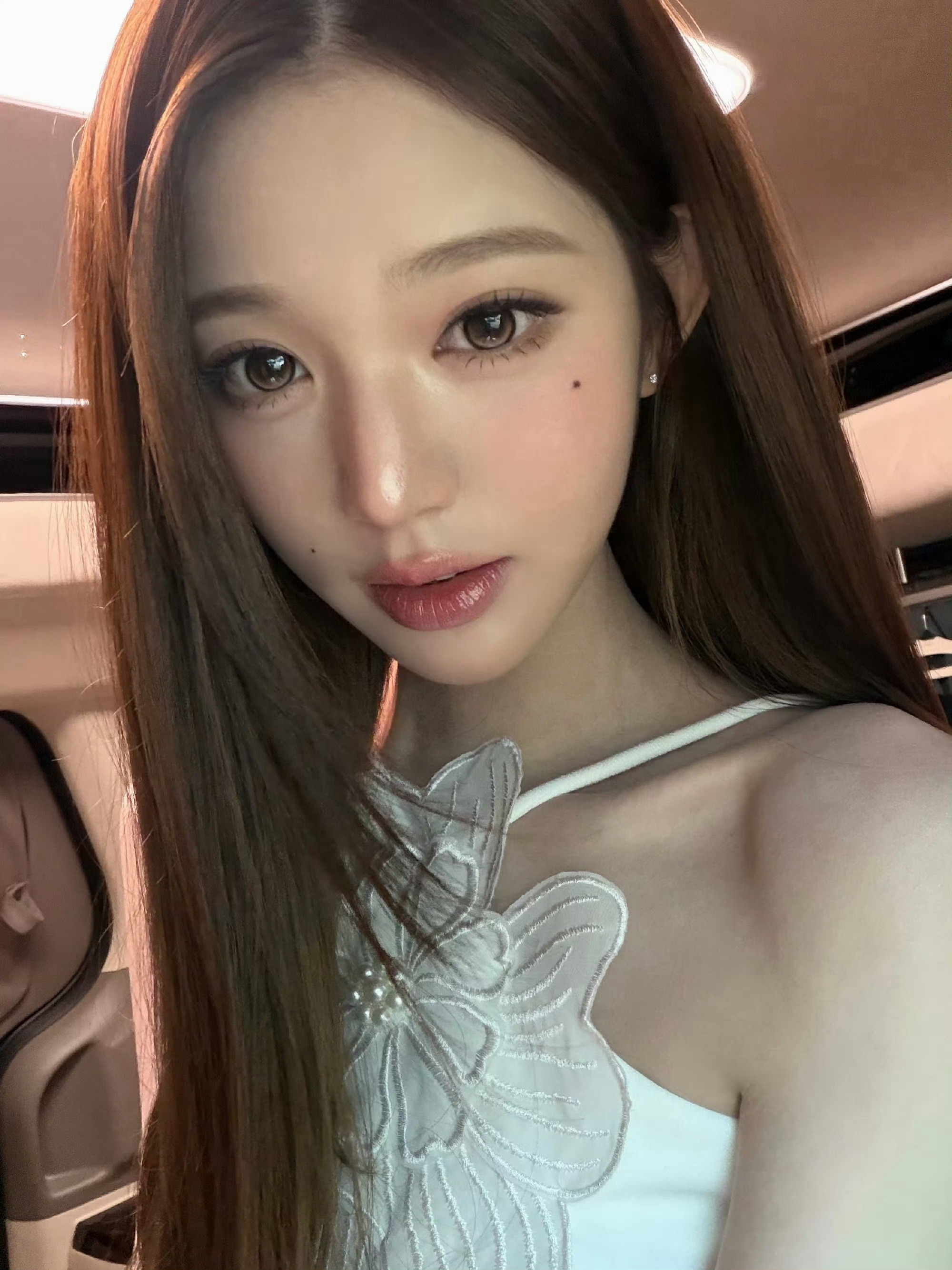 最近的白色风自拍好多 好温柔哦…角度都一样🤣 