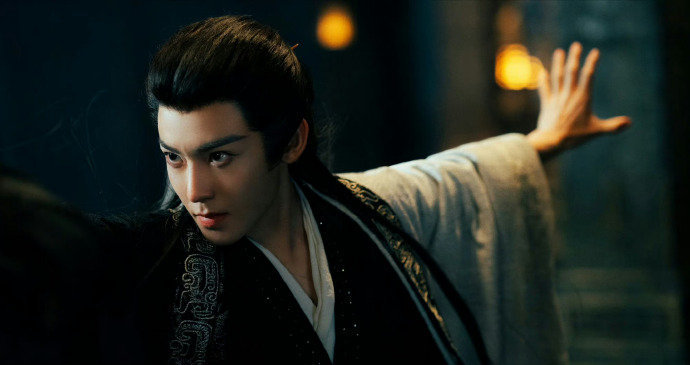 #侯明昊赵远舟女版仿妆# 《大梦归离》赵远舟女版仿妆，这血月红光有点那味儿了！果