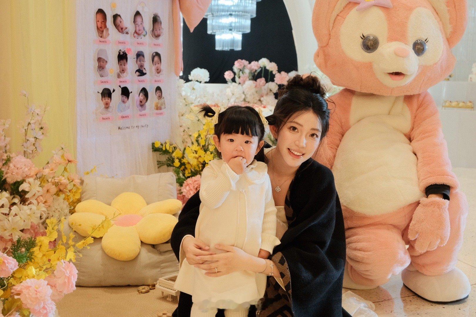 周岁快乐🎉（十八图都放不下 一整天都超级配合不哭不闹认真营业的卷卷） 