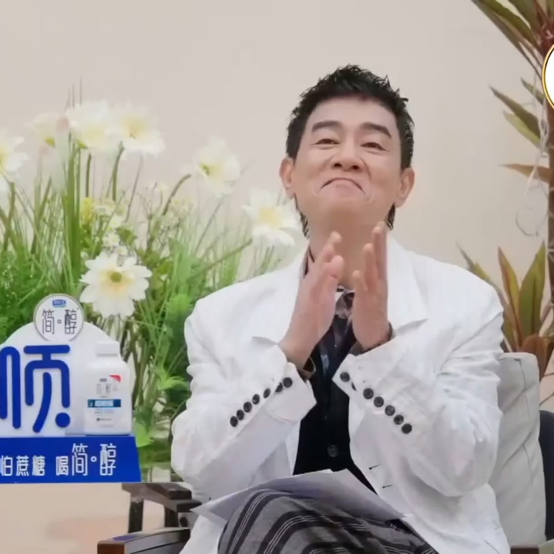 我听亚轩by bike：小春哥是听心肝唱歌的自豪感 志文哥是路人被惊艳到的享受?