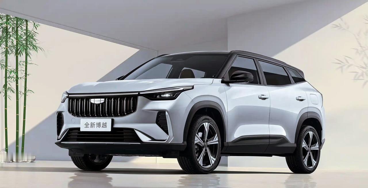新款吉利博越“定妆照”，取消竖向中控屏
燃油 紧凑型SUV
外观内饰重新设计
新