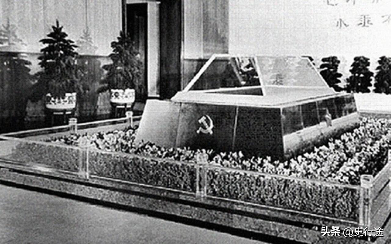 “中国工业奇迹之一！”毛主席的水晶棺至今无人能做！不仅能够抵挡8级地震且纯度高达