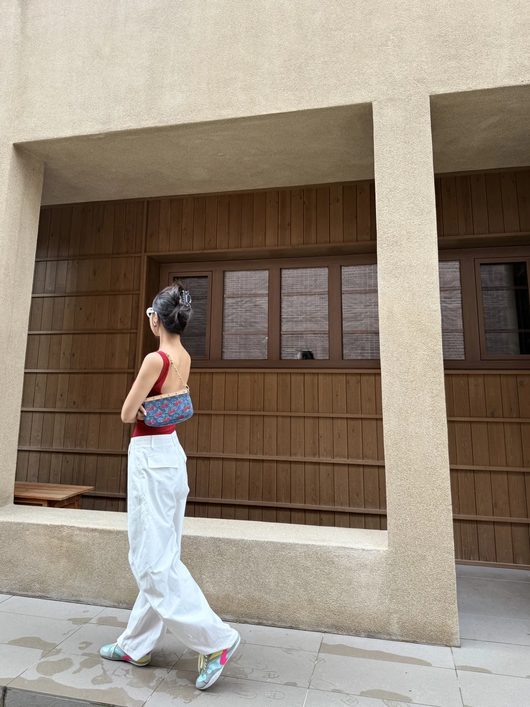 在阿那亚金山岭度假的Lv穿搭女孩儿