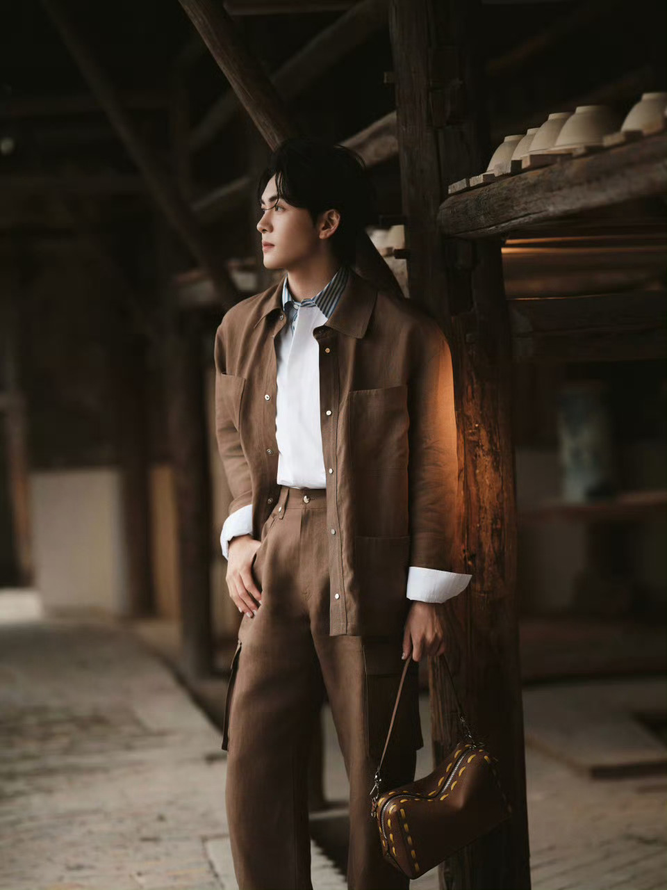 曾舜晞武拾光二十年无人庇护曾舜晞武拾光的底色是悲伤 武拾光的二十年，是流亡是蛰伏