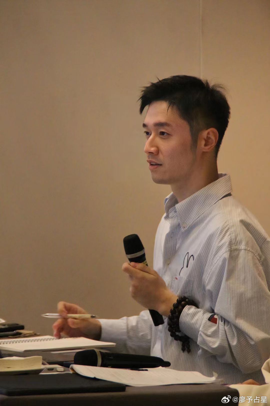 让爱循环占星读书会讲开启第二本书的领读活动，《业力四重门》，也是这本书的翻译老师
