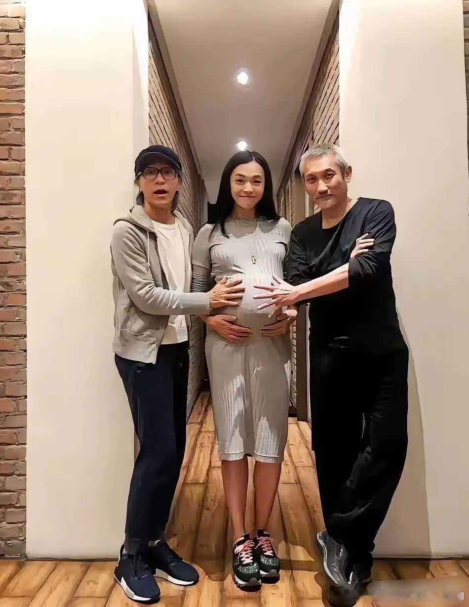 姚晨容易吗？当年大肚子还在开工 