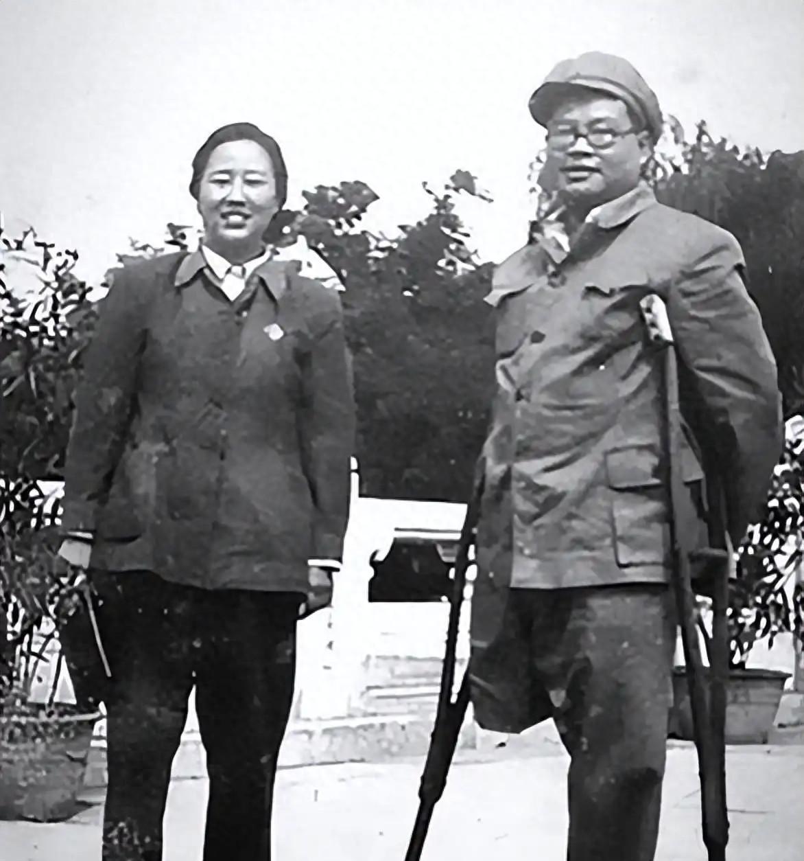 70年代，断腿将军钟赤兵遭人孤立，毛主席公开发火：真是忘了本！

“爸爸，钟伯伯