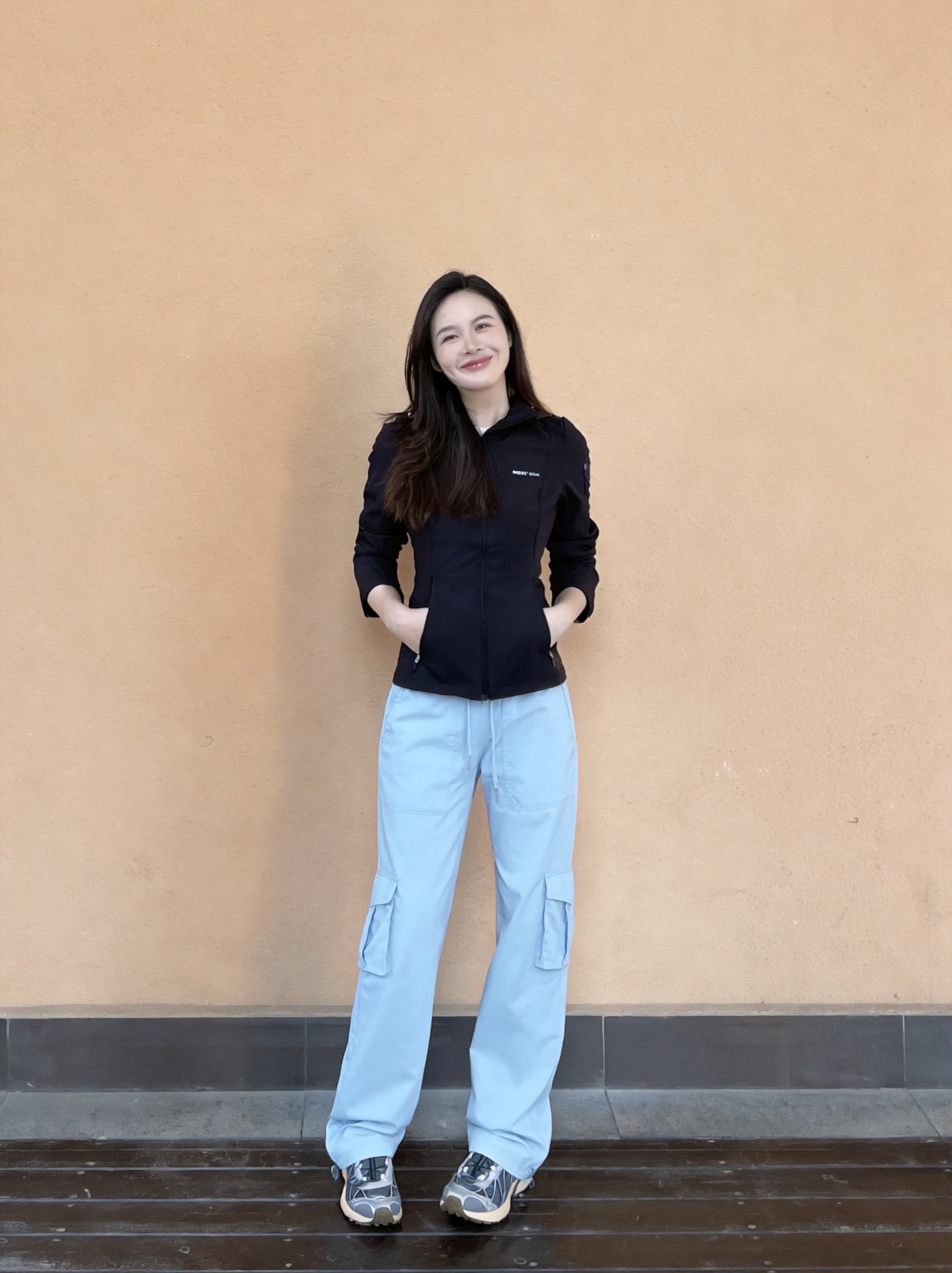 我妈今早给我打电话说问我要最近在卖的裤子的链接，说她麻友在我这买了蓝色的自己搭了
