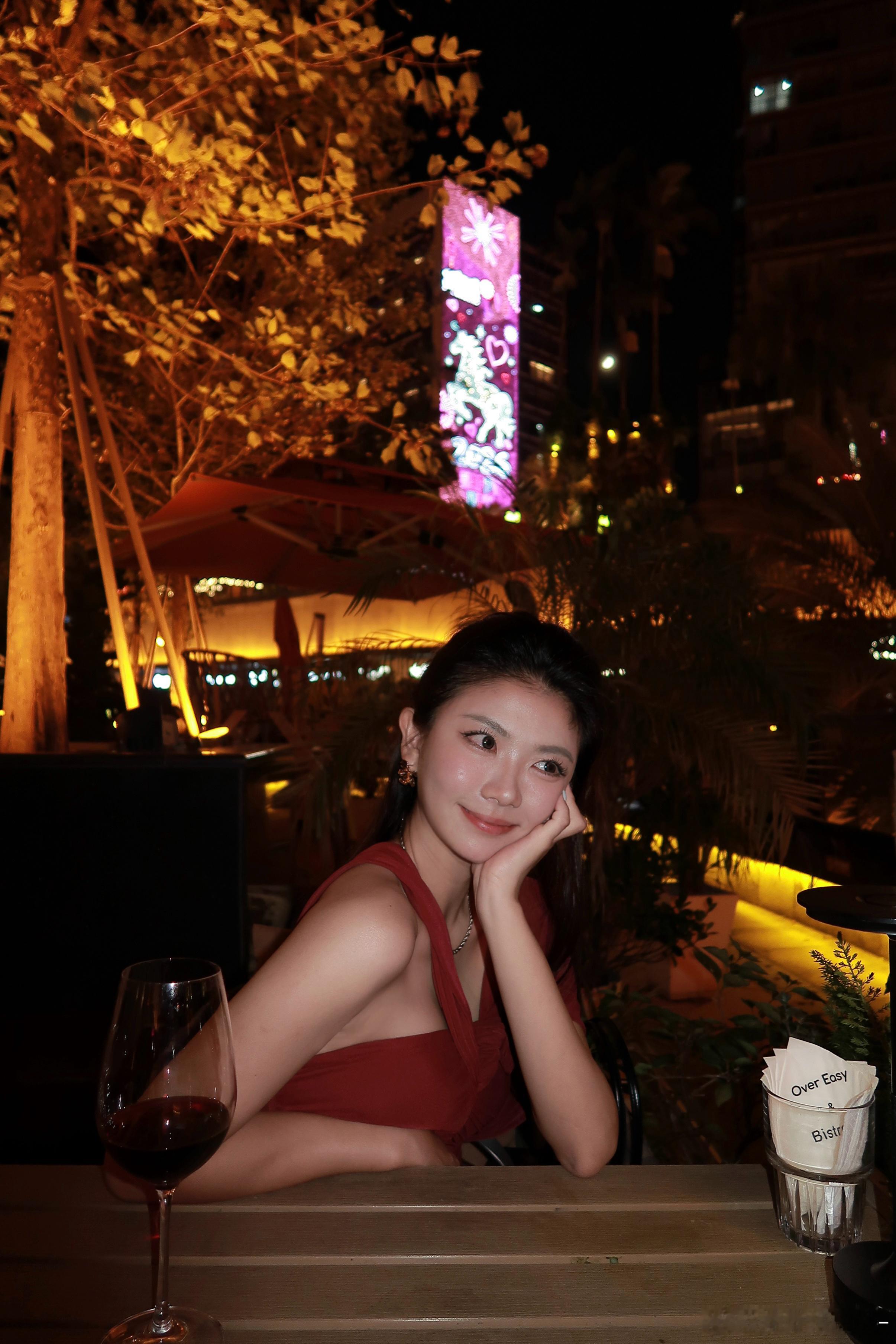 周五晚总是最长最快乐的！霜霜乱七八糟ootd