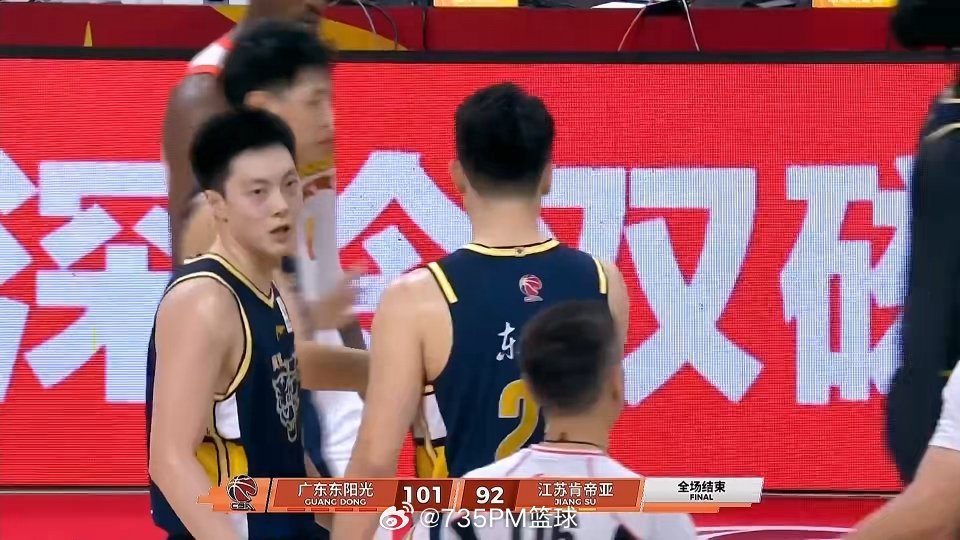 🐯：要不你再吹个T？再说说张皓嘉吧，现在他在4号位贡献比原来大，也是球队需要的