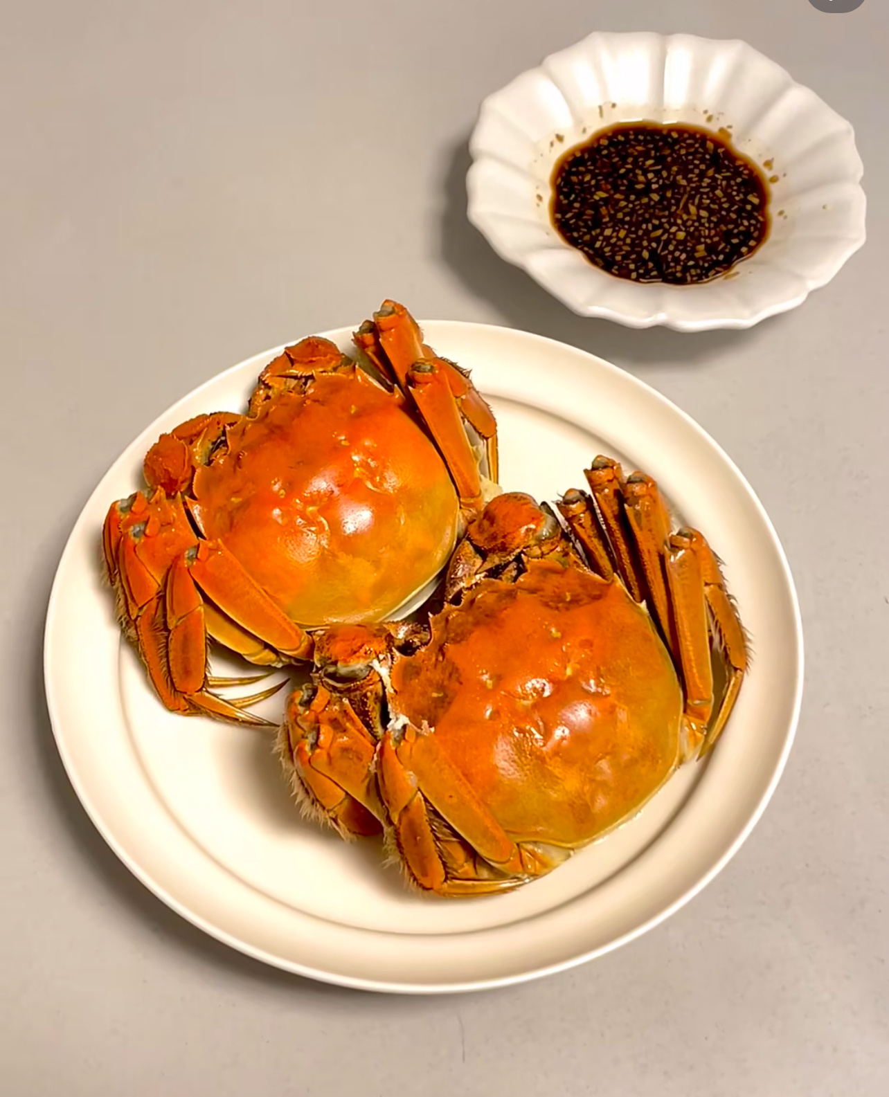 江苏人被速冻了但大闸蟹肥了  降温了，又到了吃大闸蟹的季节[憧憬]一只晒一只的肥